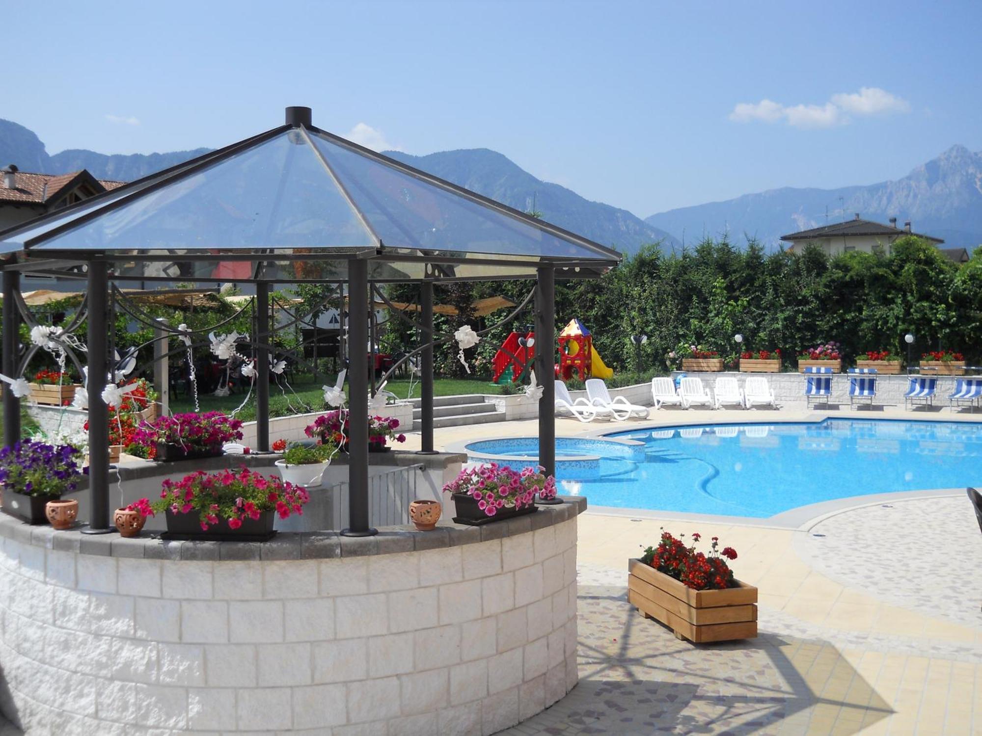 Hotel Bellaria Levico Terme Extérieur photo