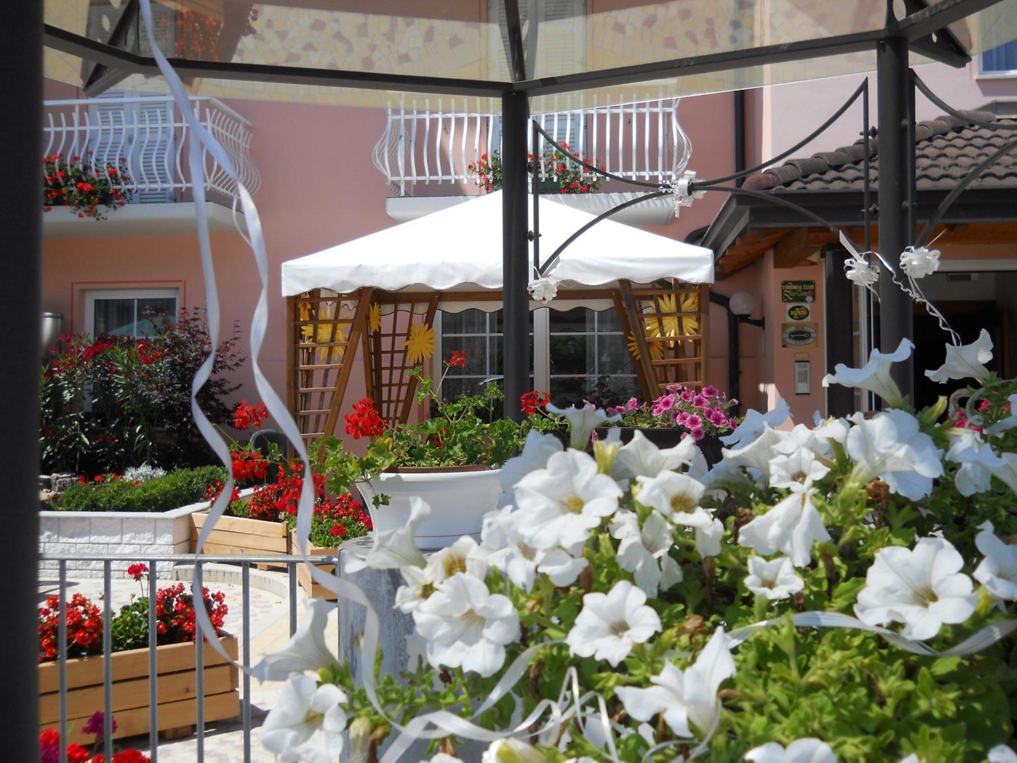 Hotel Bellaria Levico Terme Extérieur photo