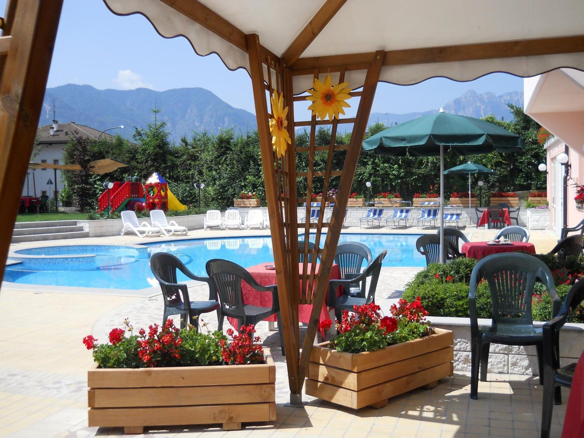 Hotel Bellaria Levico Terme Extérieur photo