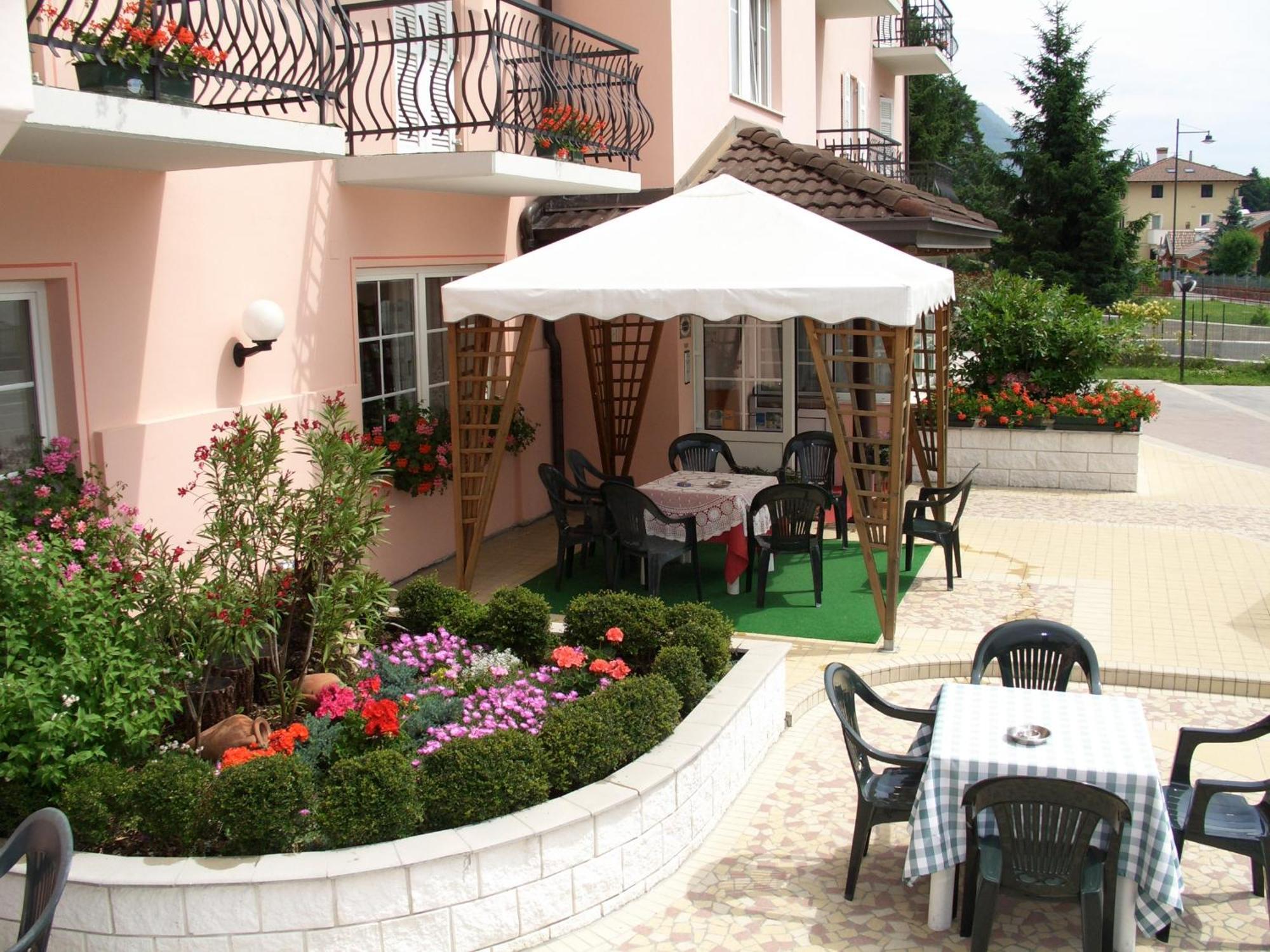 Hotel Bellaria Levico Terme Extérieur photo