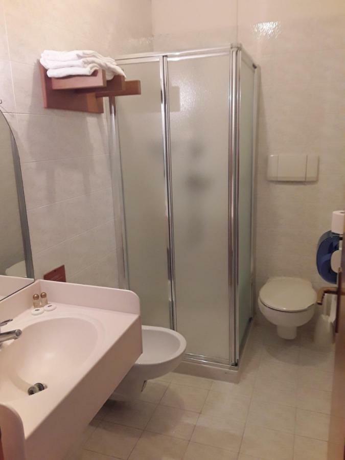 Hotel Bellaria Levico Terme Extérieur photo